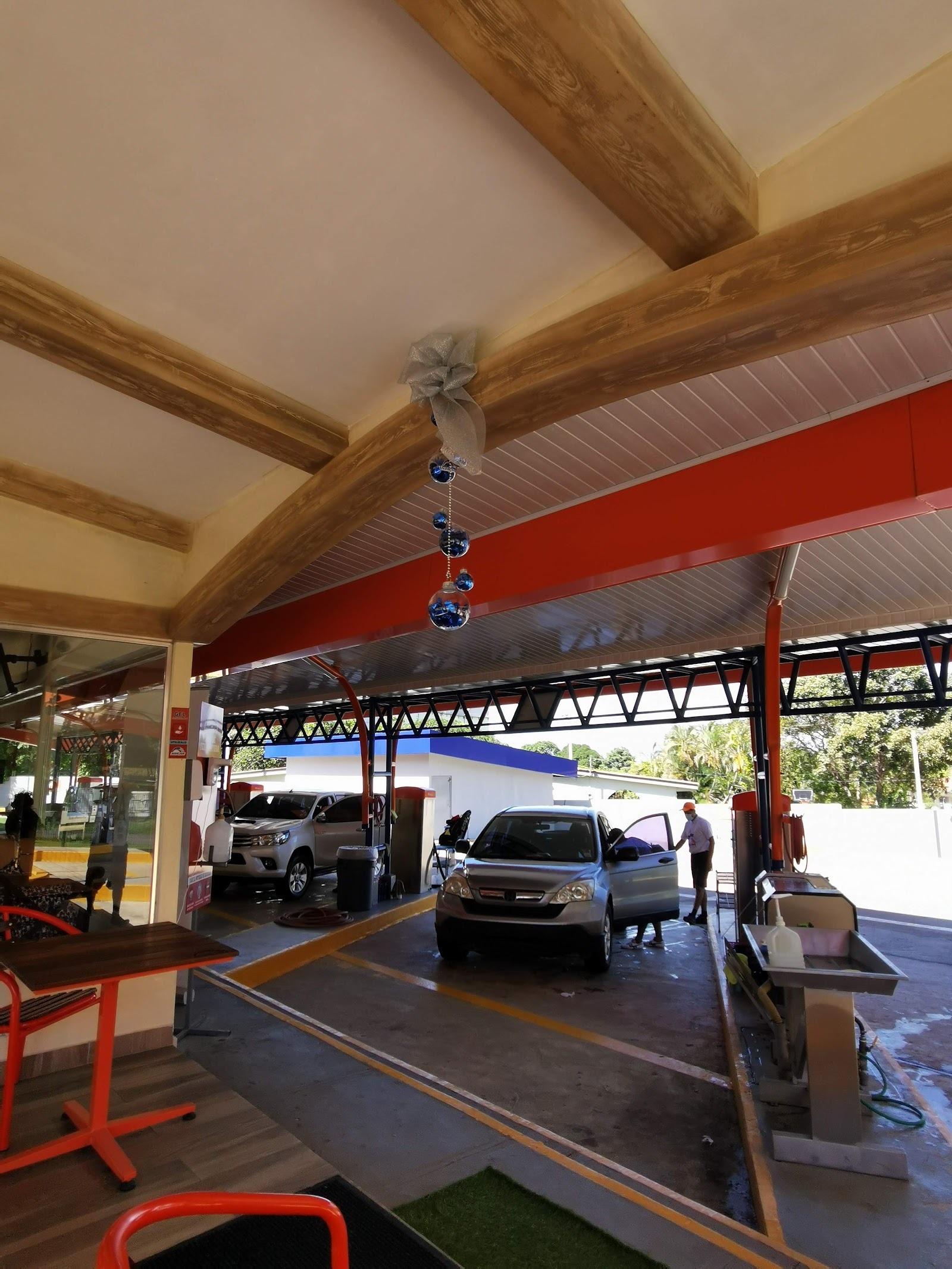 Neicar Wash & Coffee