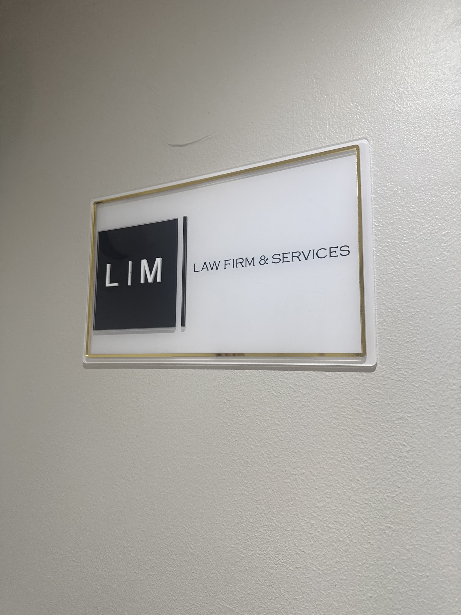 L | M Law Firm & Services | Abogada