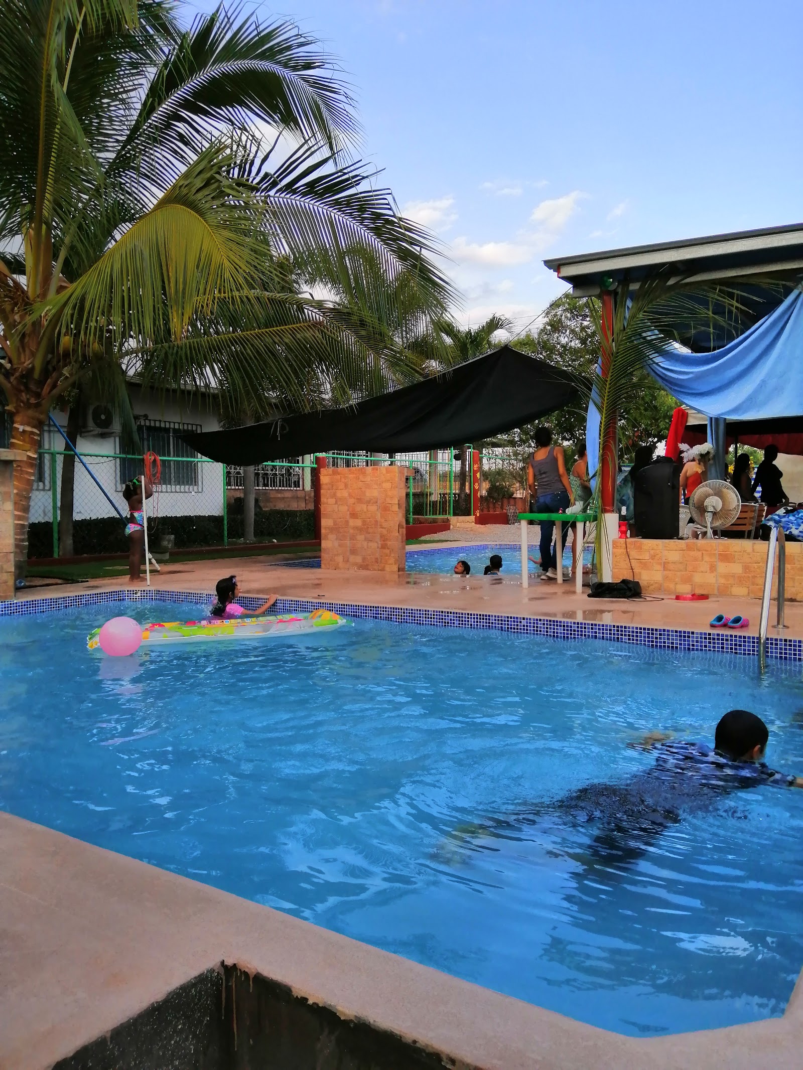 Piscinas Tropical Paradise