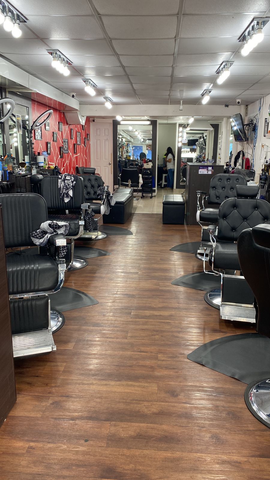 BARBERIA SALÓN DE BELLEZA CORTE Y ESTILO.