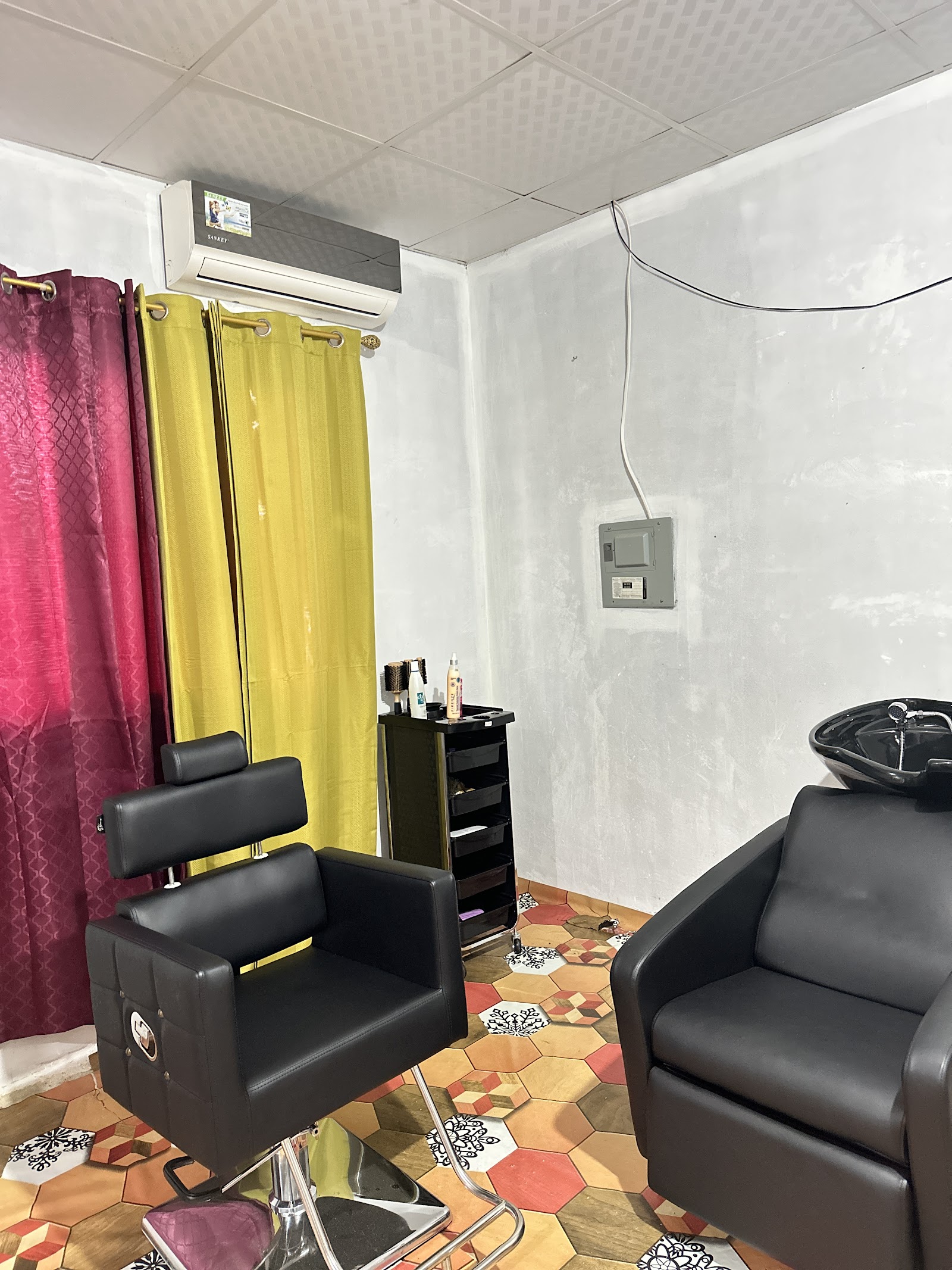 Salon beauty & makeup Yenileth