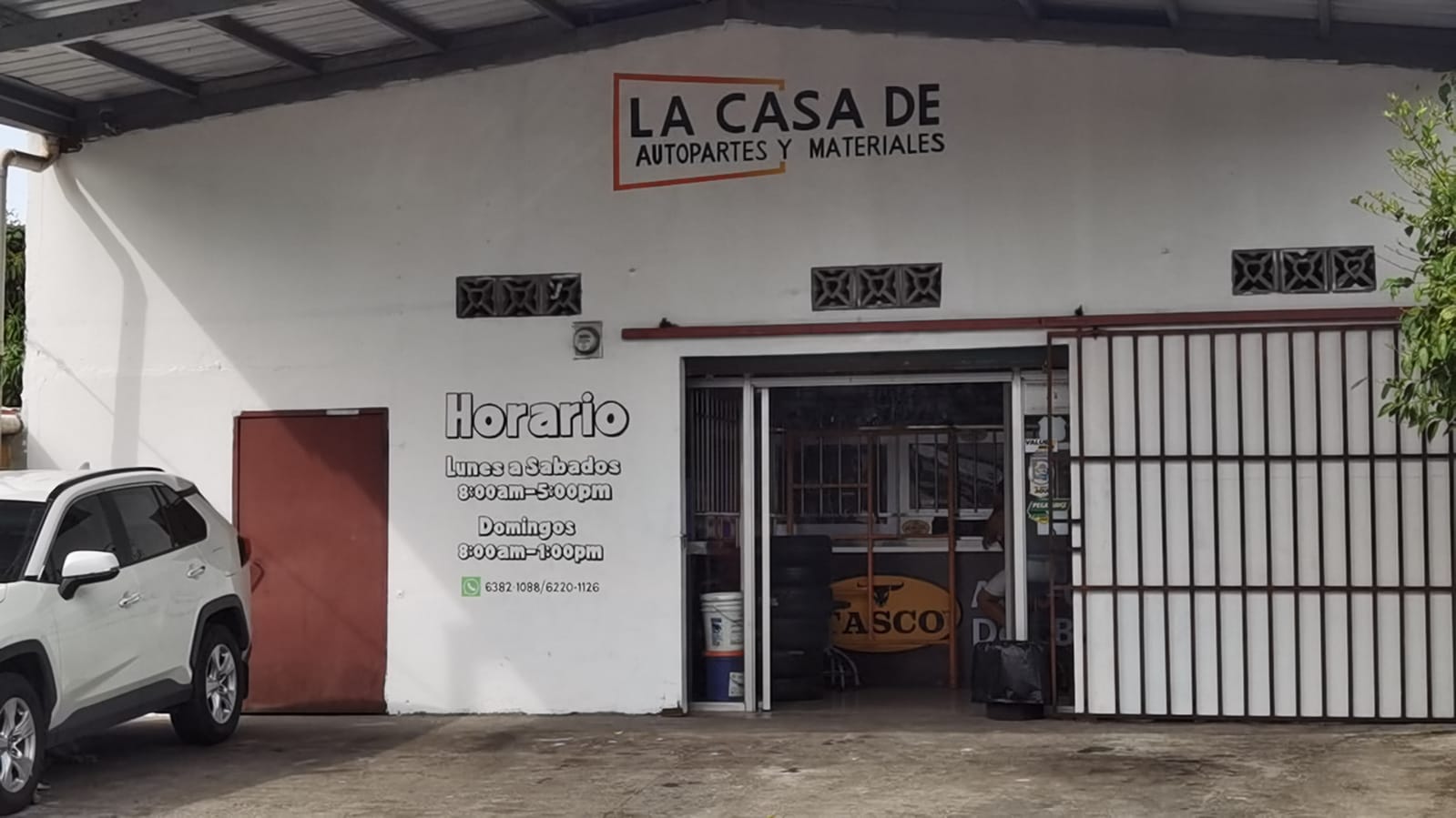 La casa de autopartes y materiales