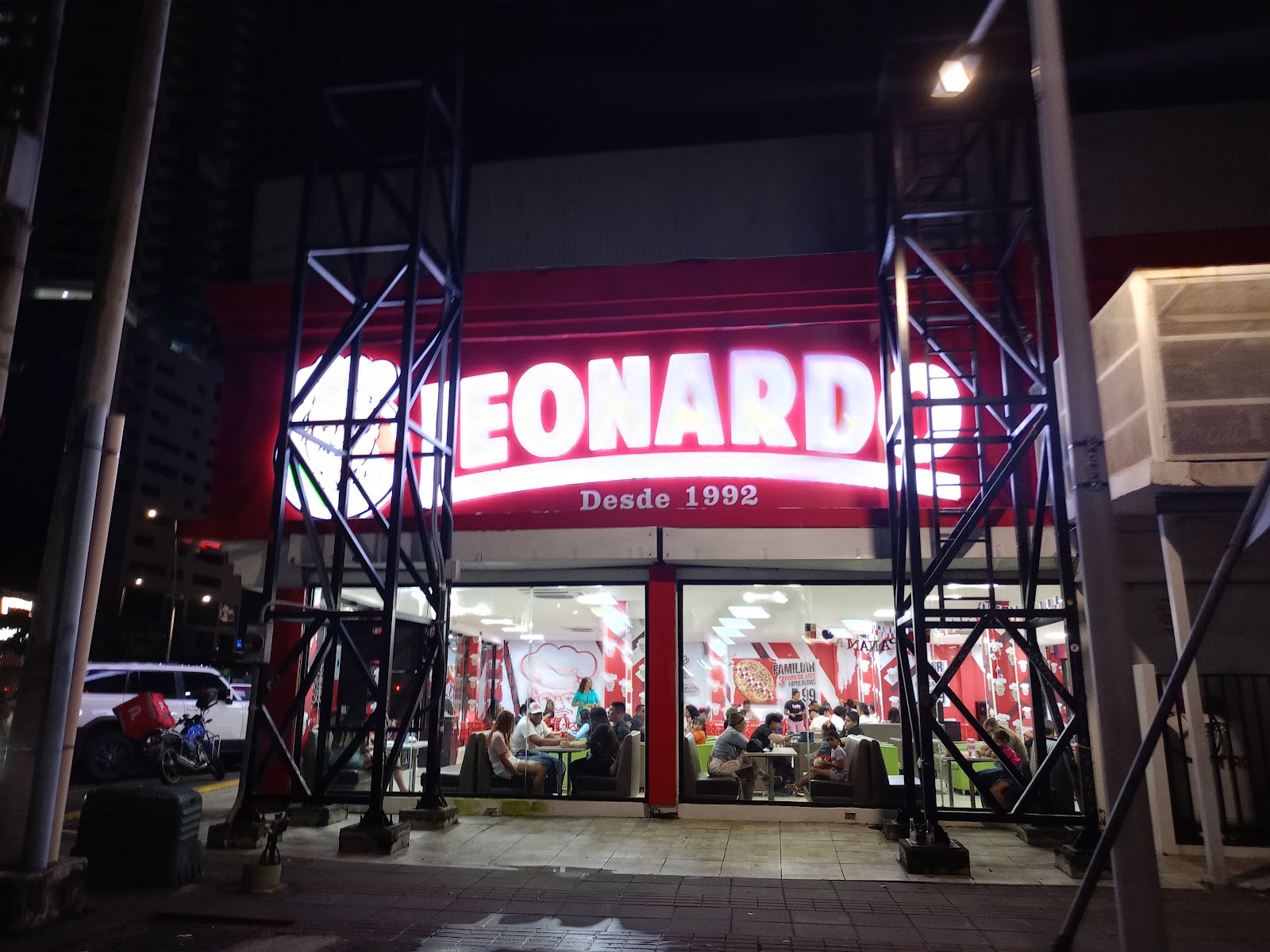 Leonardo Pizza | Vía España