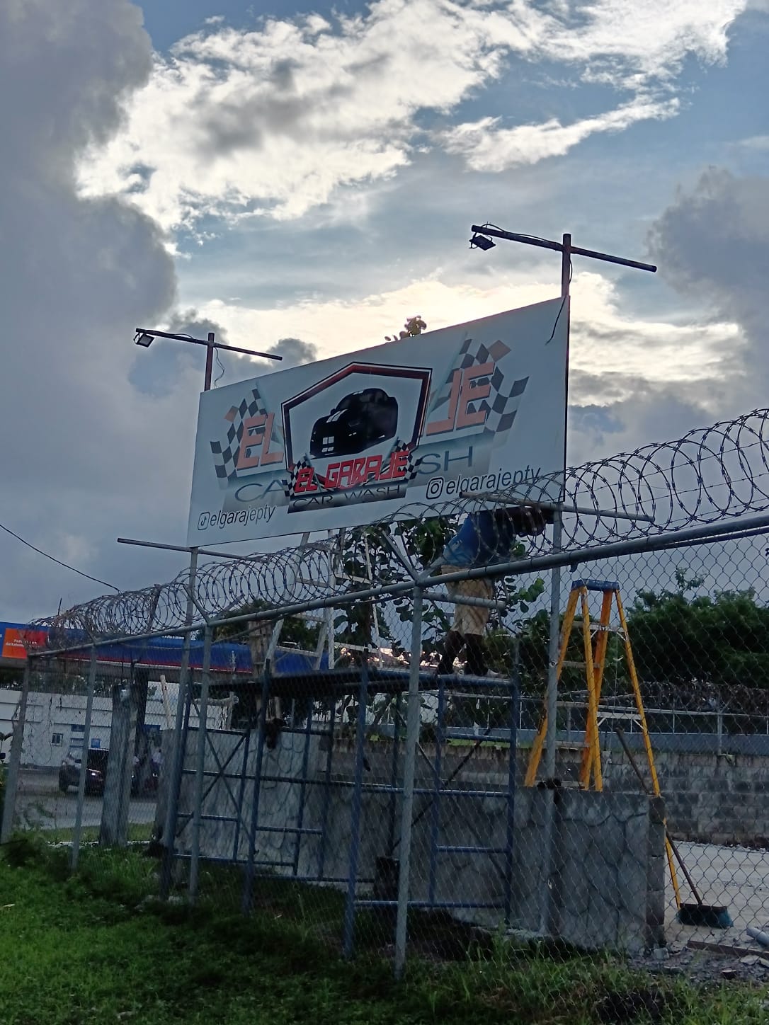 El Garaje Car Wash