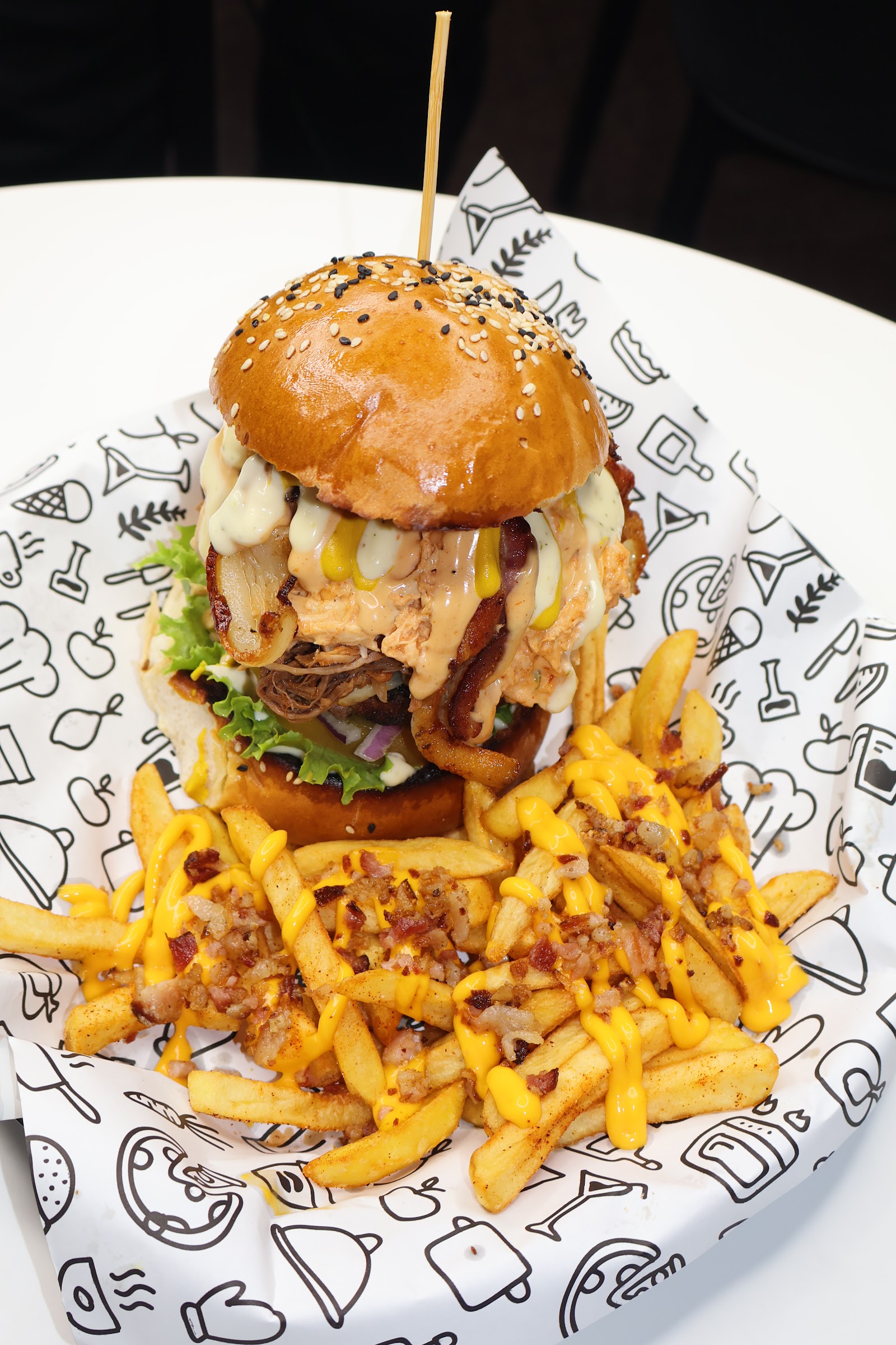 Angus Burger chitre