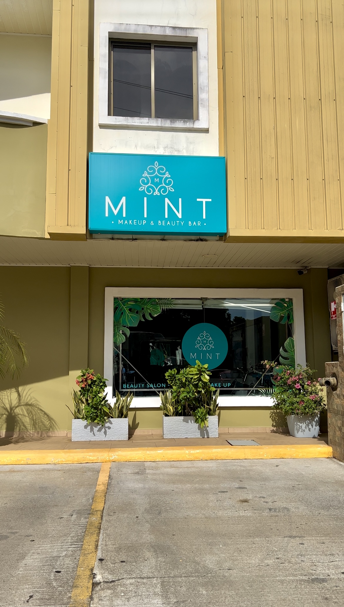 MINT MAKEUP & BEAUTY SALON
