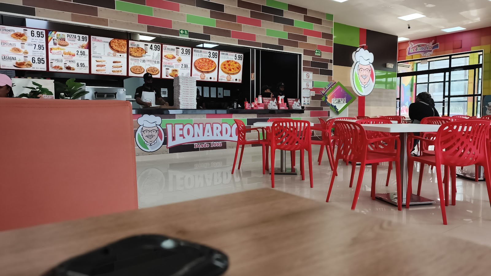 Leonardo Pizza | Colón 4 Altos