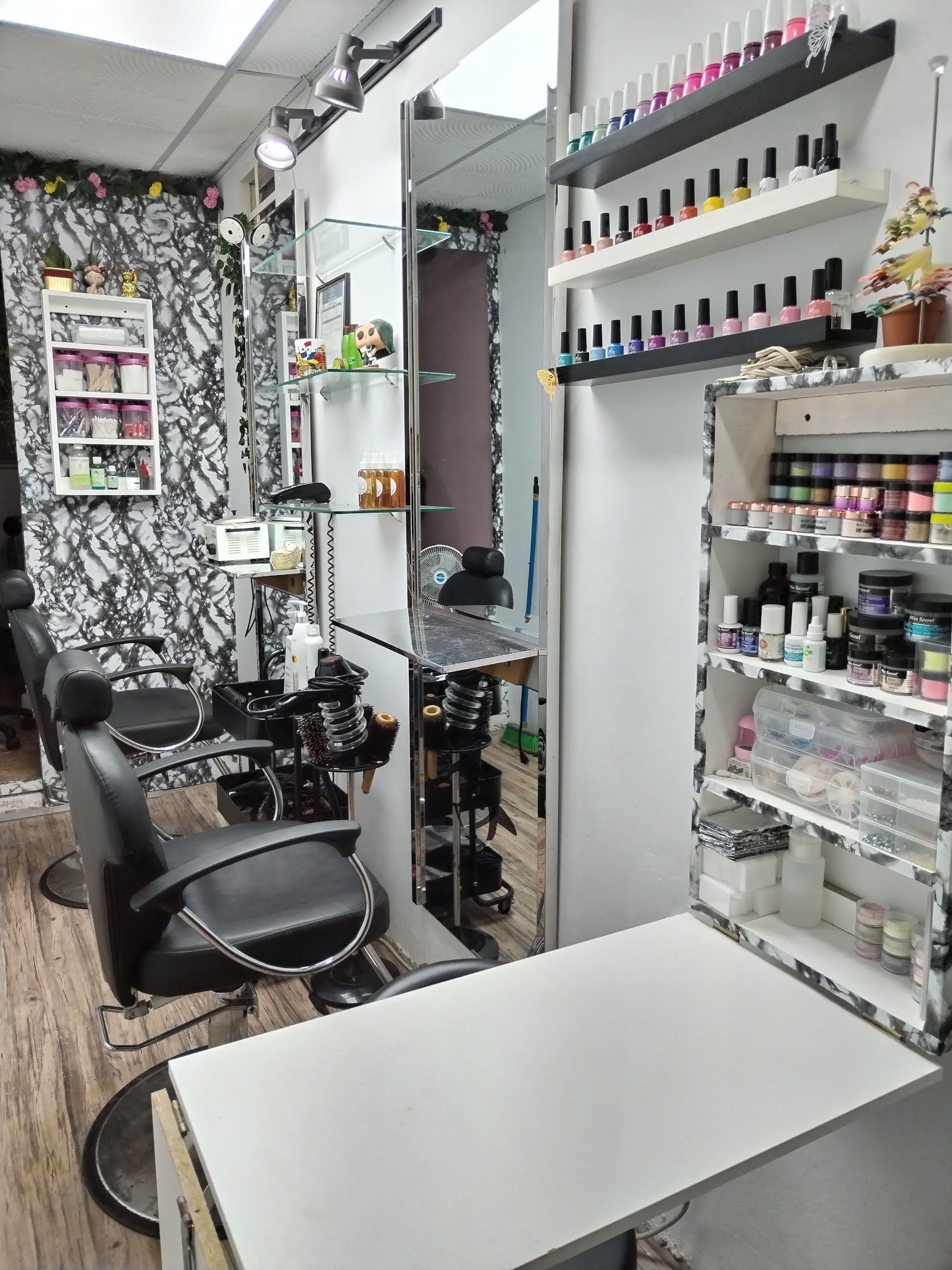 Kira Beauty Salon