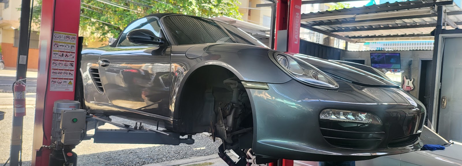 AUTOBODY SHOP