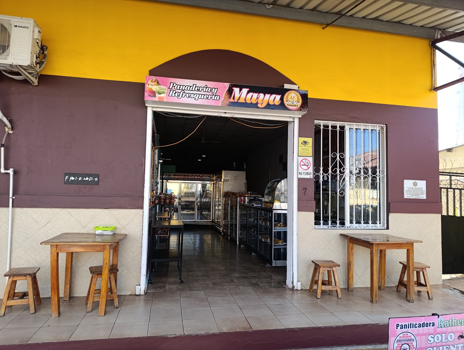 Panadería y refresqueria maya