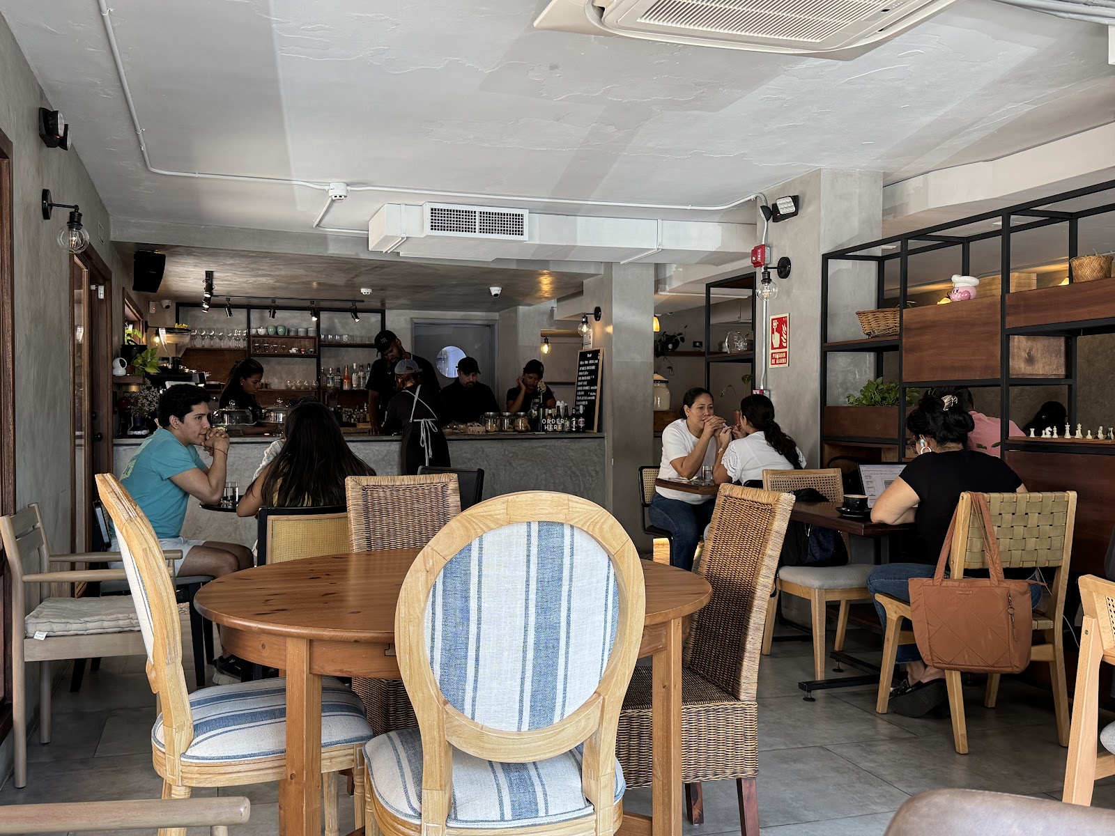 MomO Coffee Shop