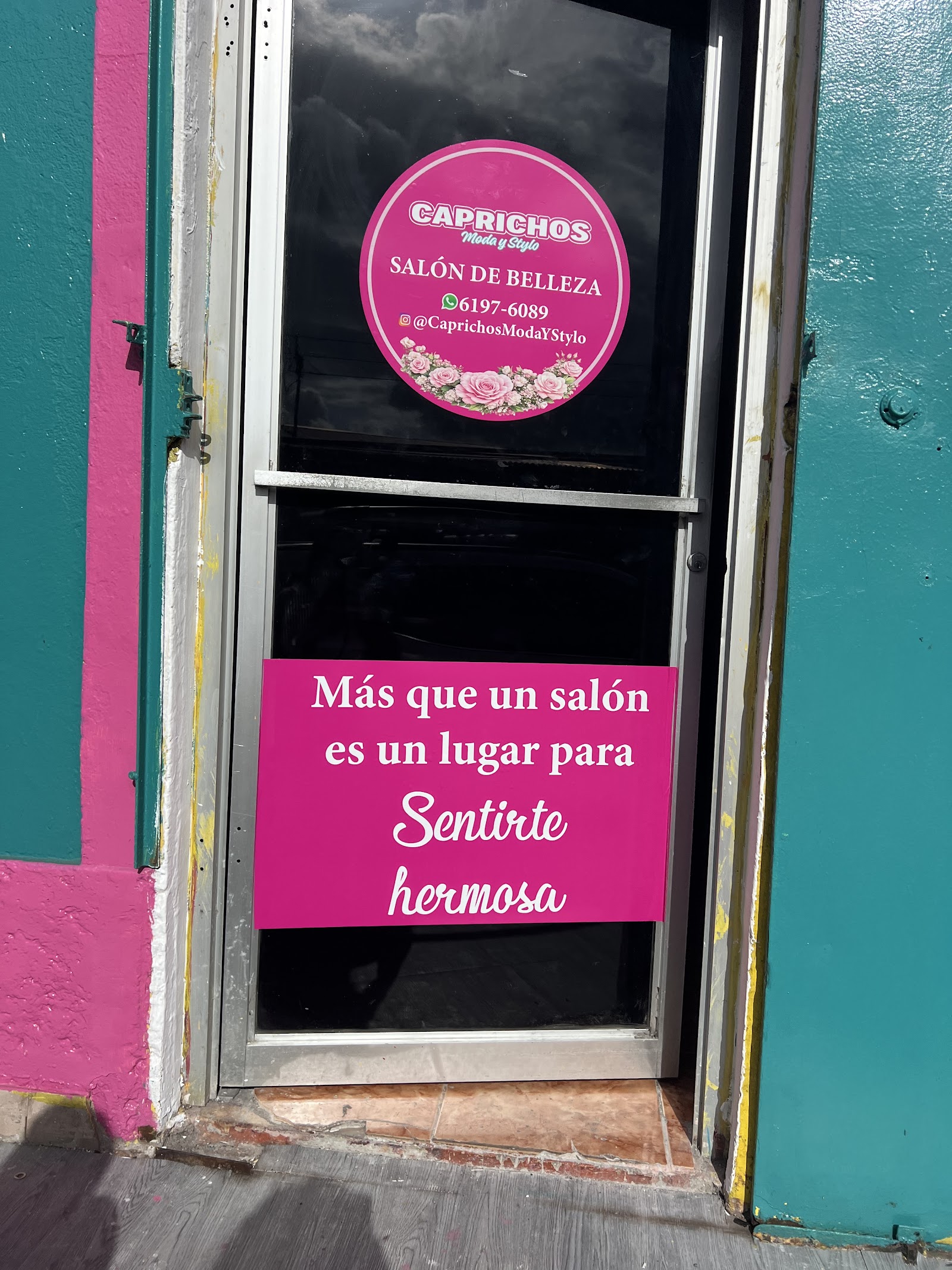 Salón de belleza Caprichos moda y estilo (CHORRERAS)