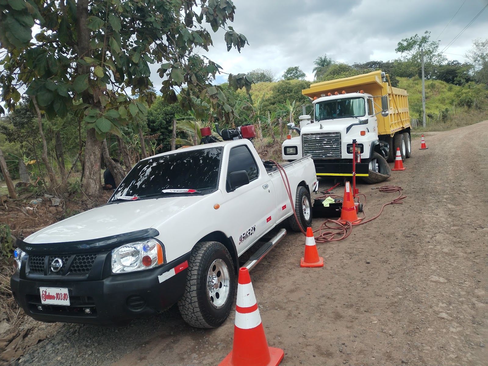 Llantero abierto 24 horas rescate en la via