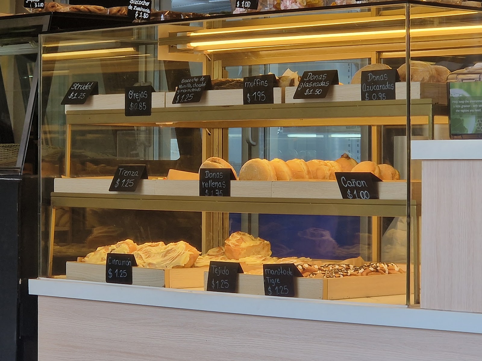 La Cattleya Bakery | Pueblo Nuevo