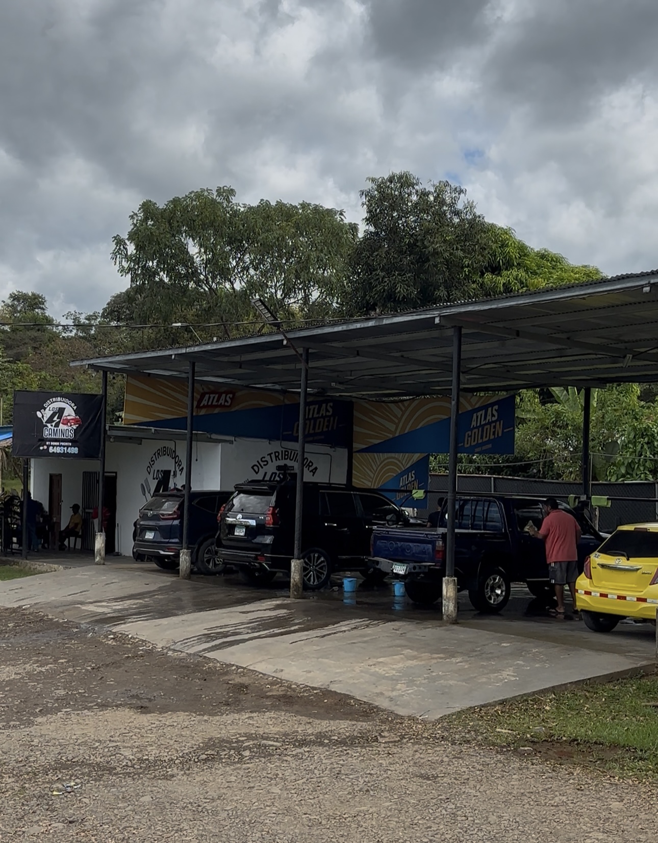 Distribuidora y Autobaño Los 4 Caminos