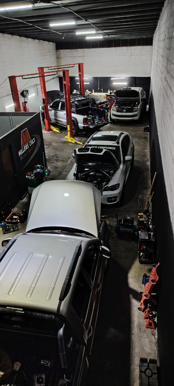 DISTRITO 4 GARAGE (CLINICA AUTOMOTRIZ DEL AMAROK)