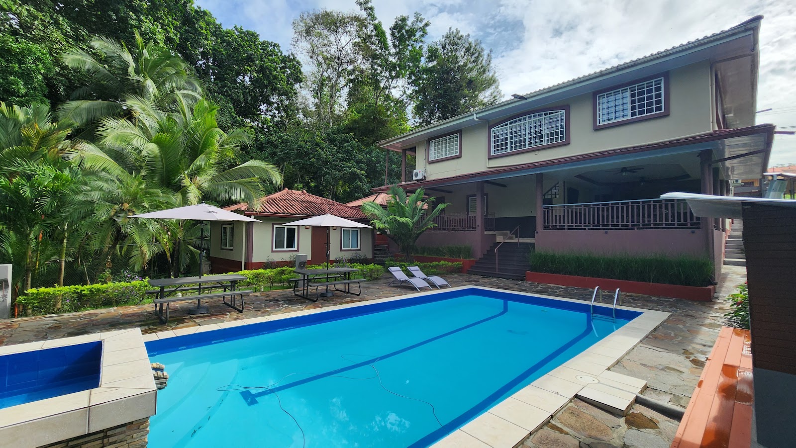 Coconut Lodge