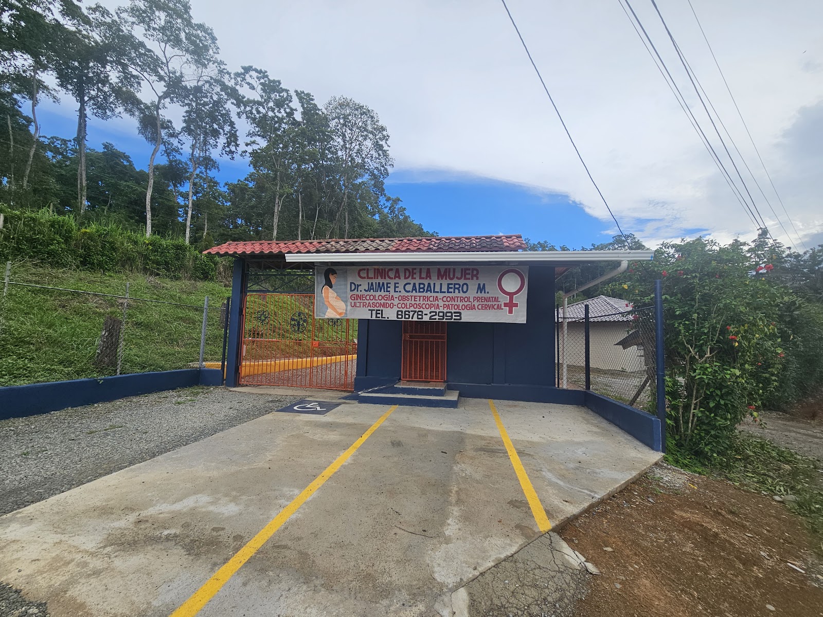 CLINICA DE LA MUJER
