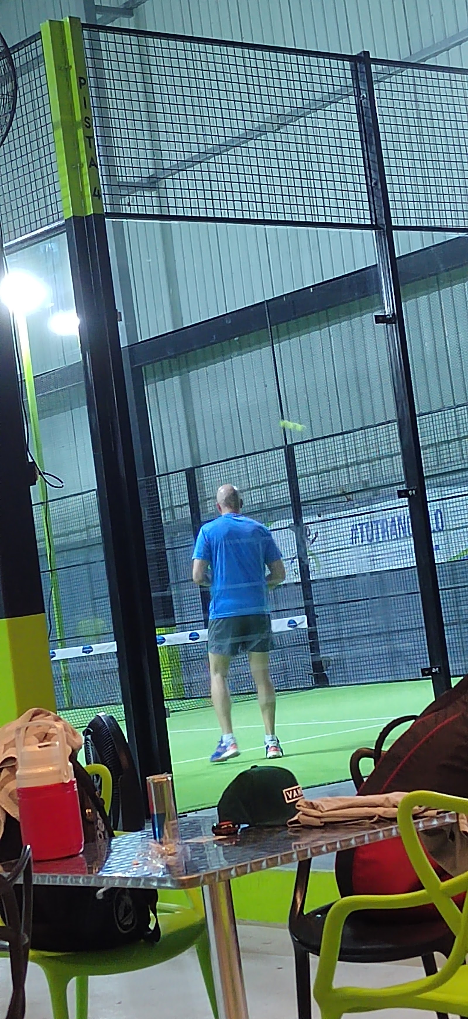 INDOOR PADELCLUB